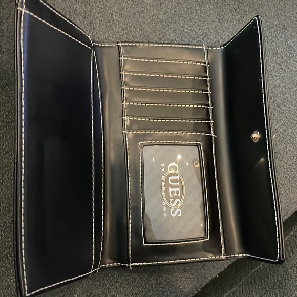 Guess wallet - Picture 2 of 4
